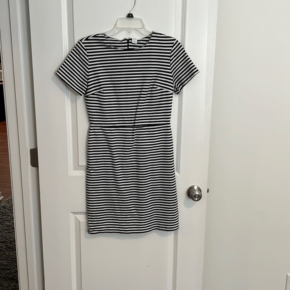 Short-Sleeve Sheath dress